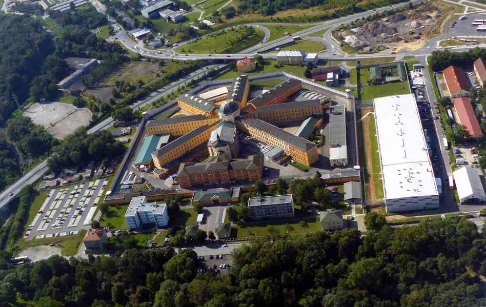strážný/dozorce (Věznice Plzeň) - foto 1
