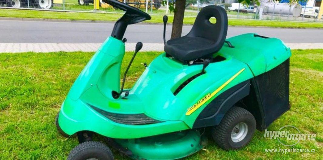 Zahradní traktor, rider John Deere - foto 1