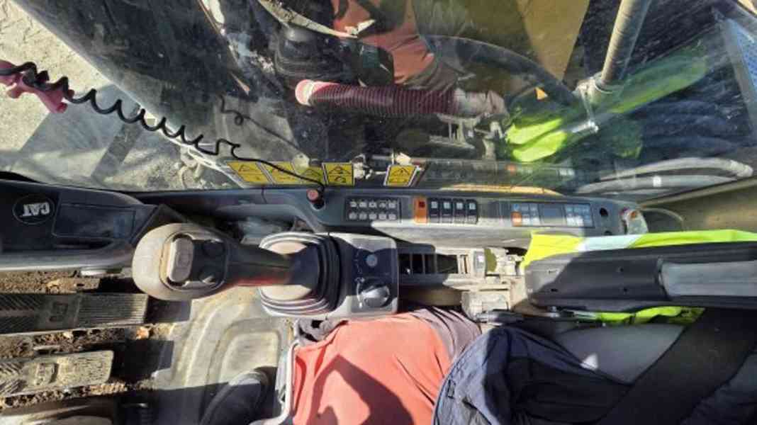 19t bagr opěry SPZ CAT M318 svahovka+3 lopaty - foto 11