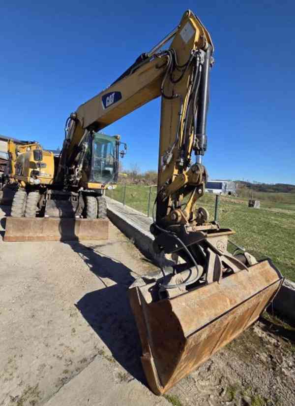 19t bagr opěry SPZ CAT M318 svahovka+3 lopaty - foto 3