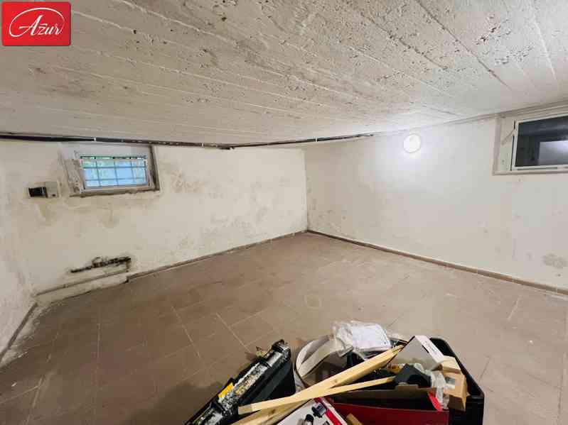 Skvělý rodinný dům 6+kk po kompletní rekonstrukci v Oseku - foto 35
