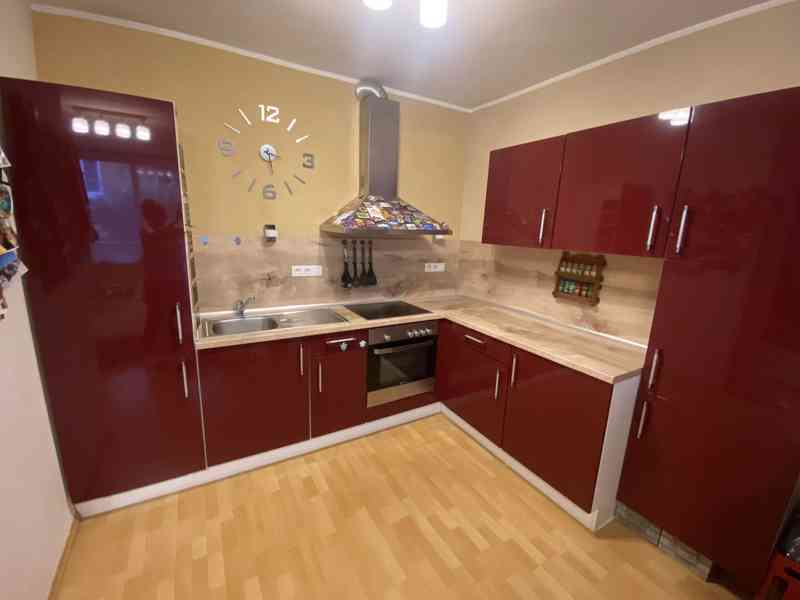 Rohová kuchyň včetně spotřebičů – velmi dobrý stav - foto 4