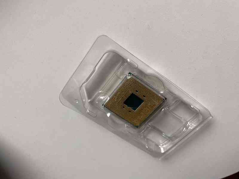 Procesor AMD ryzen 7 2700 s chladičem - foto 1