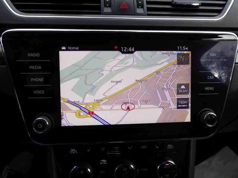 ŠKODA Superb Combi L&K 2,0 TDI 140 kW 4x4 DSG, 3058 - foto 24