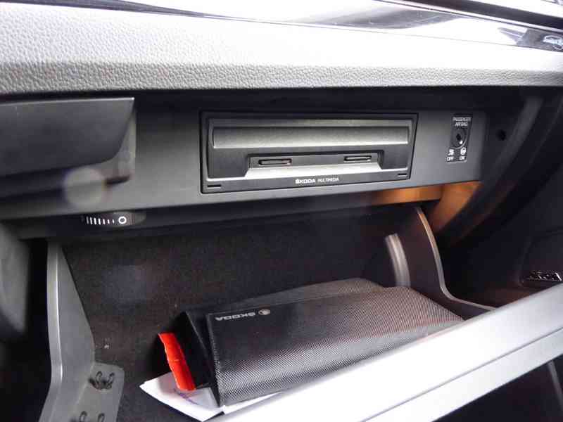 ŠKODA Superb Combi L&K 2,0 TDI 140 kW 4x4 DSG, 3058 - foto 34