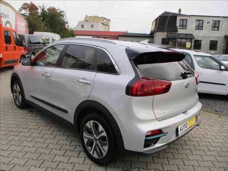 Kia E-niro 0,0 64kWh Executive SoH 100%-REZERVOVÁNO - foto 3