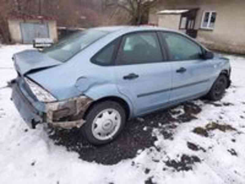 Ford Focus sedan nehoda prosinec 2021 - foto 1
