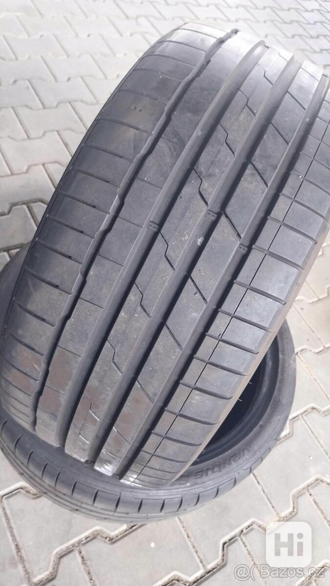 Prodám 2 x letní pneu Hankook 235/35/19 - foto 1