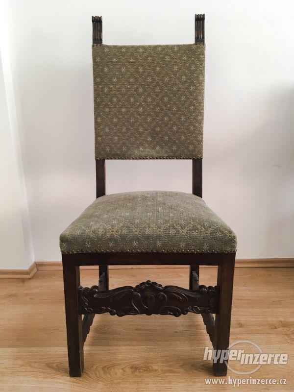 Pár čalouněných  židlí, druhé baroko - foto 1