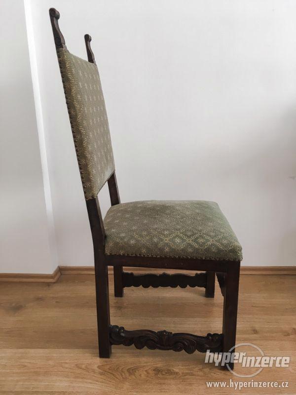 Pár čalouněných  židlí, druhé baroko - foto 2