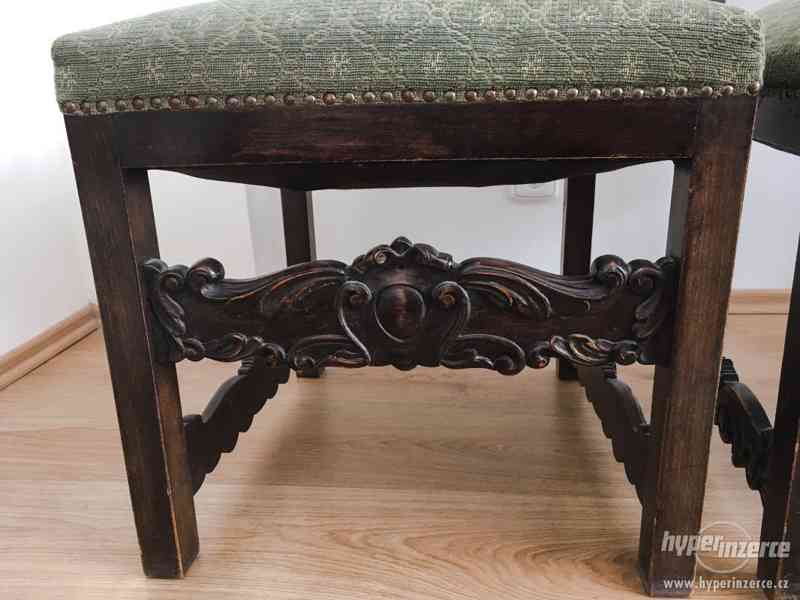 Pár čalouněných  židlí, druhé baroko - foto 5