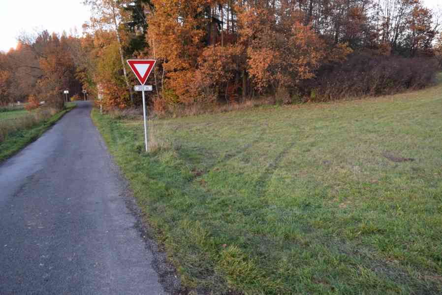Prodej pozemku nedaleko přehrady Les Království - foto 7