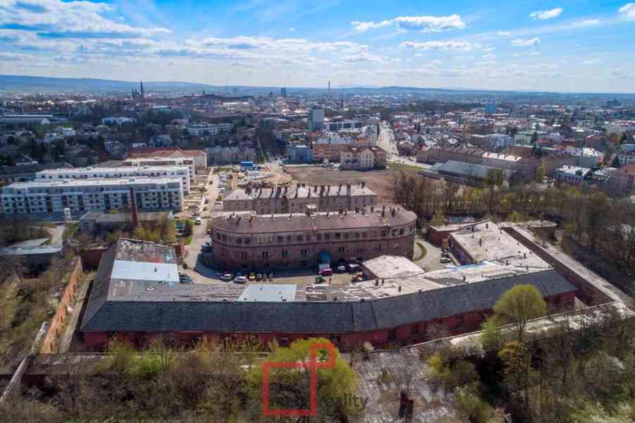 Prodej komerční budovy k rekonstrukci,  2930m2 na pozemku 2191m2 - Olomouc - Šibeník - foto 18