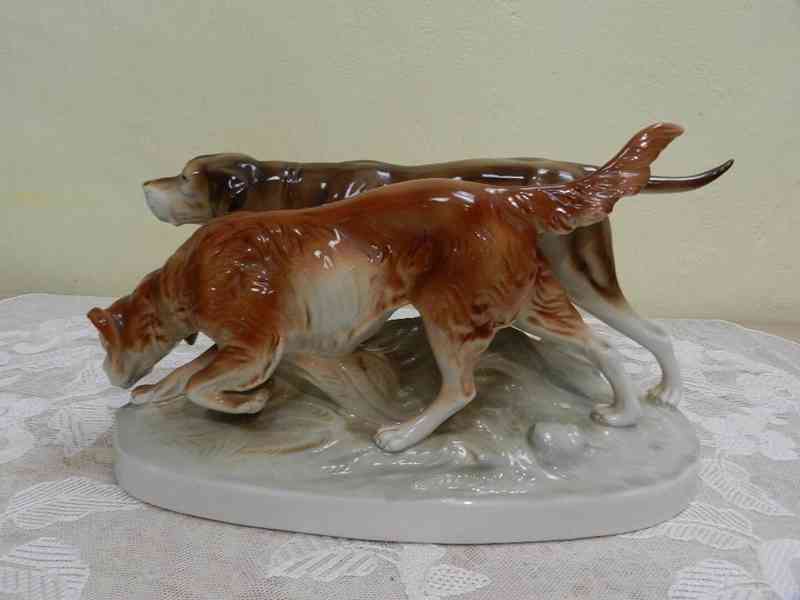 Krásná větší porcelánová soška Lovečtí Psi Royal Dux - foto 4