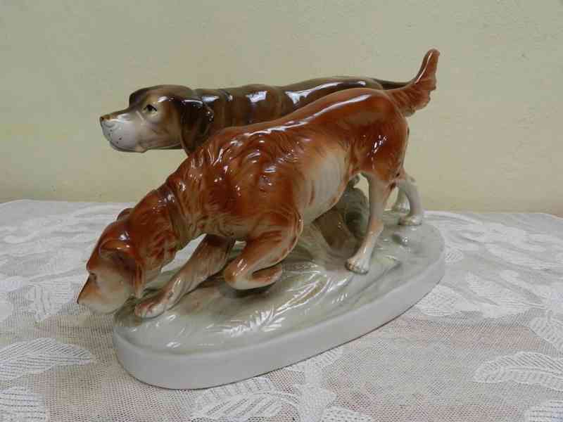 Krásná větší porcelánová soška Lovečtí Psi Royal Dux - foto 3