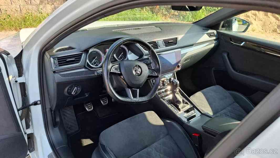 Škoda Superb 2,0   3 Sportline 4x4 - foto 11