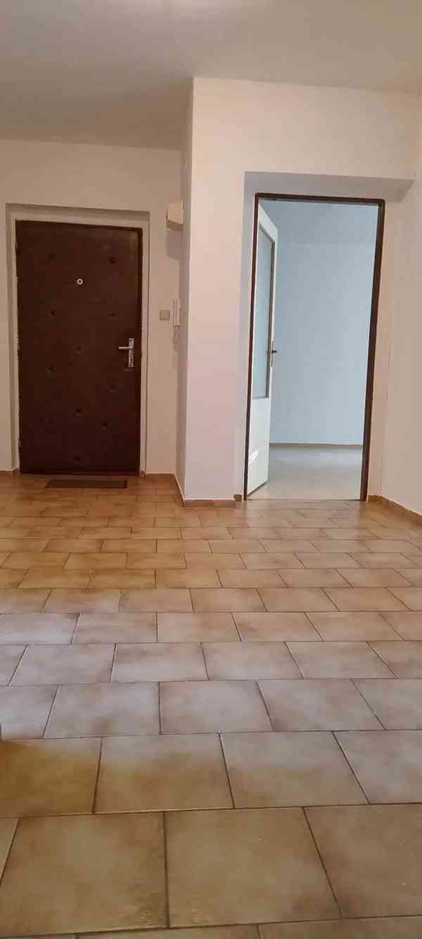 Pronájem bytu 3+1 87 m² - foto 3