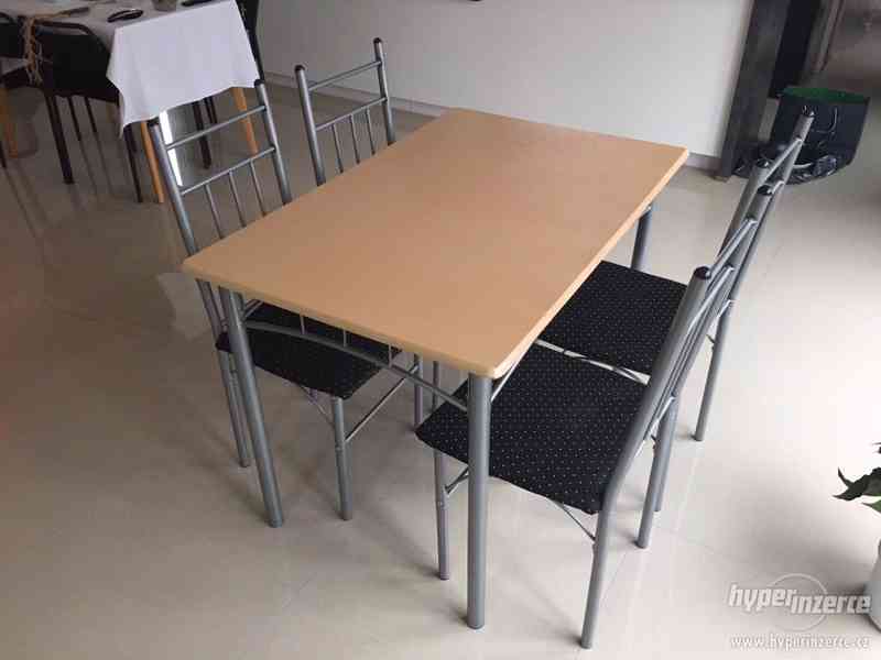 Jídelní stůl a hliníkové židle - foto 1