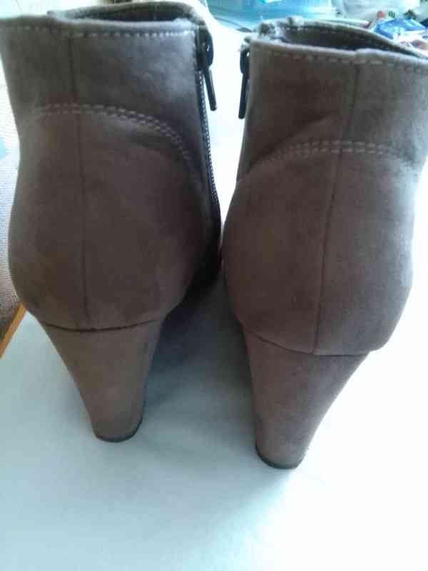 Kotníkové boty  na klínku Graceland vel.36 - foto 3