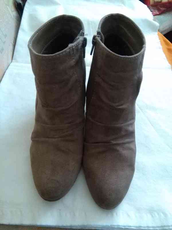 Kotníkové boty  na klínku Graceland vel.36 - foto 2