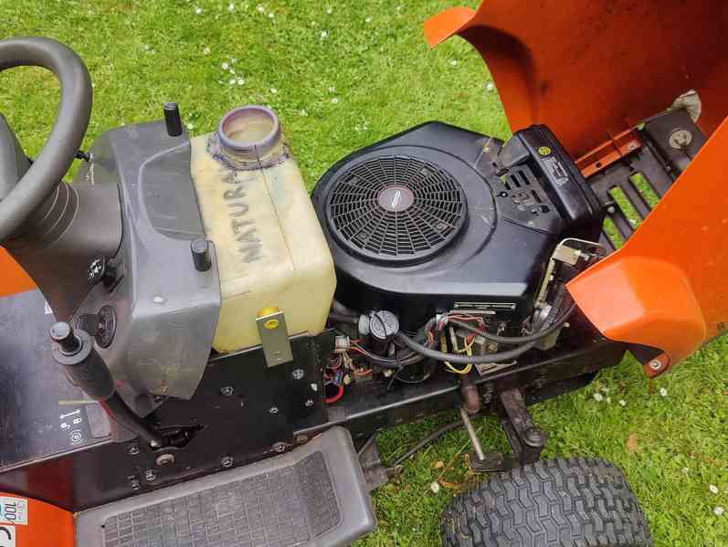 Zahradní traktor - sekačka - Husqvarna CTH 160 II - foto 4