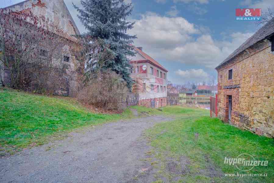 Prodej rodinného domu 7+1, 1024 m?, Vroutek, ul. Pod Věží - foto 3