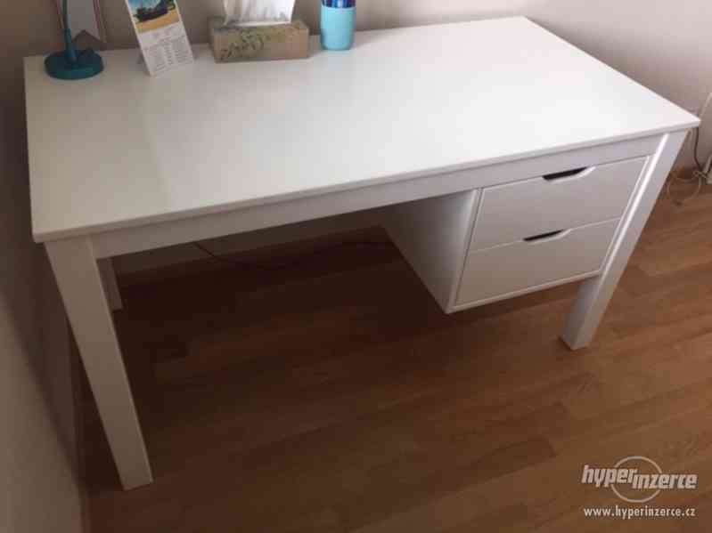 2 bílé psací stoly z masivu - foto 3