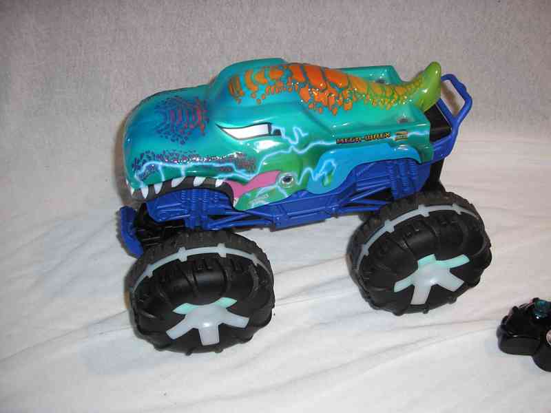 Hot Wheels dálkově ovládané auto - foto 8