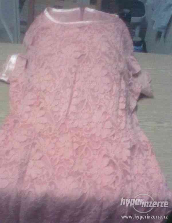 Šaty krajka růžové - foto 1