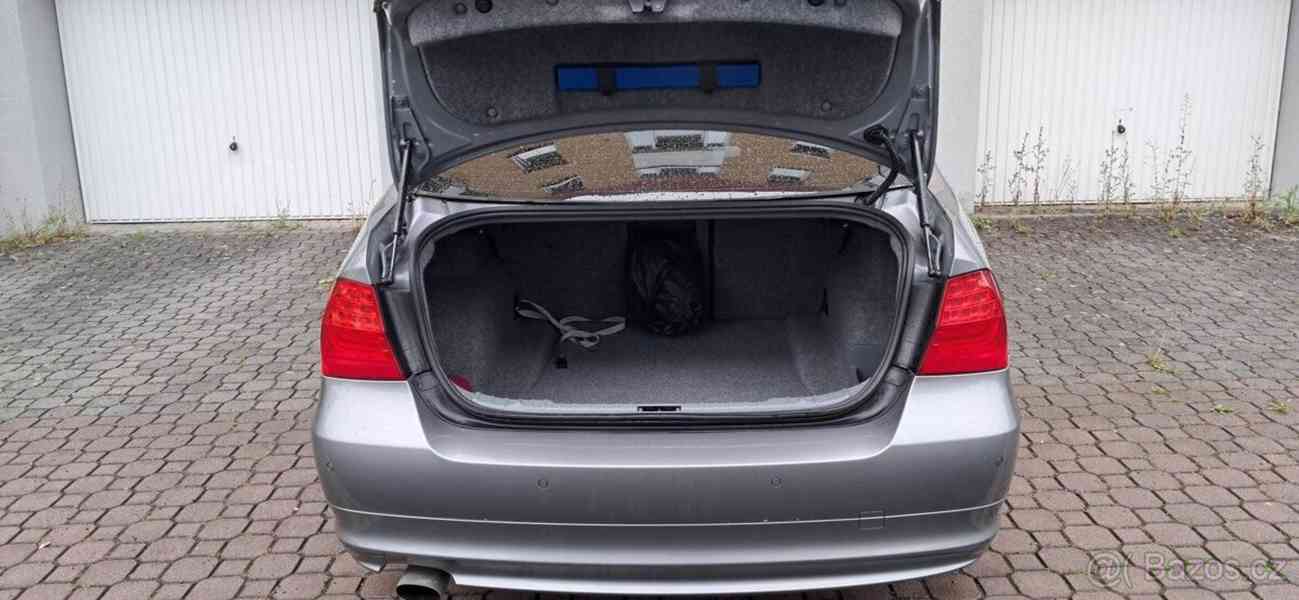 BMW Řada 3 1,8   318i limusina benzin 105 - foto 19