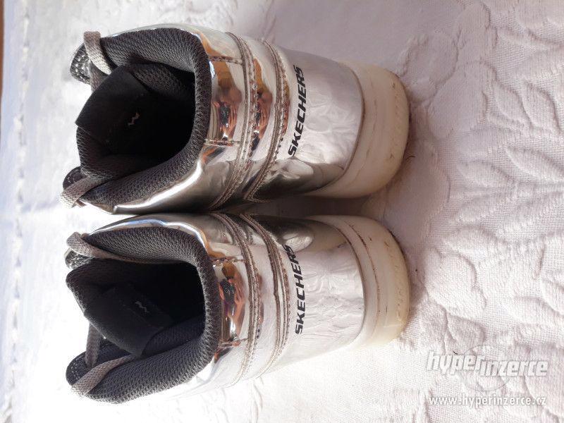 dětské SKECHERS boty vel. 34 stříbrné,svítící,  značkové - foto 4