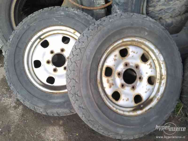 Prodám 4 pneu na disku z Ford Ranger 205 R16 - foto 1