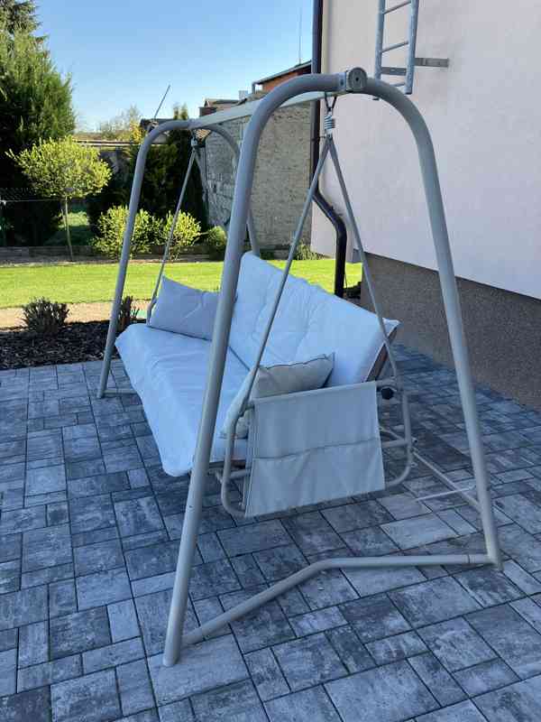 Zahradní houpačka - foto 2