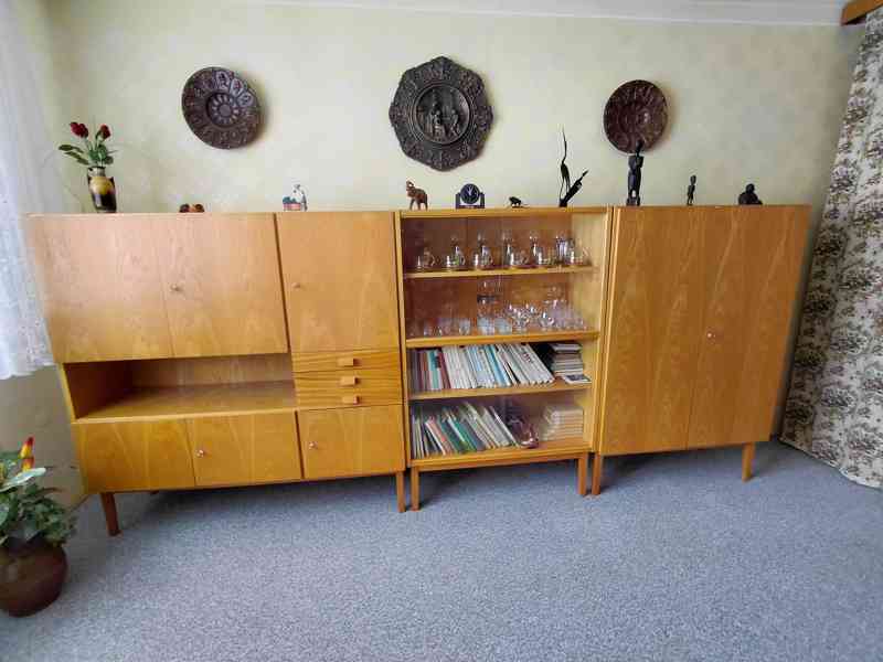 Obývací retro stěna + kředla, stolek a válenda - foto 5