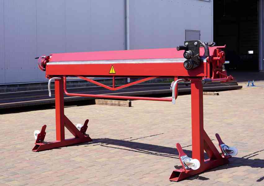 Ruční Mobilní ohýbačka plechu ZGR 2140/0,8/145° s kolečkami