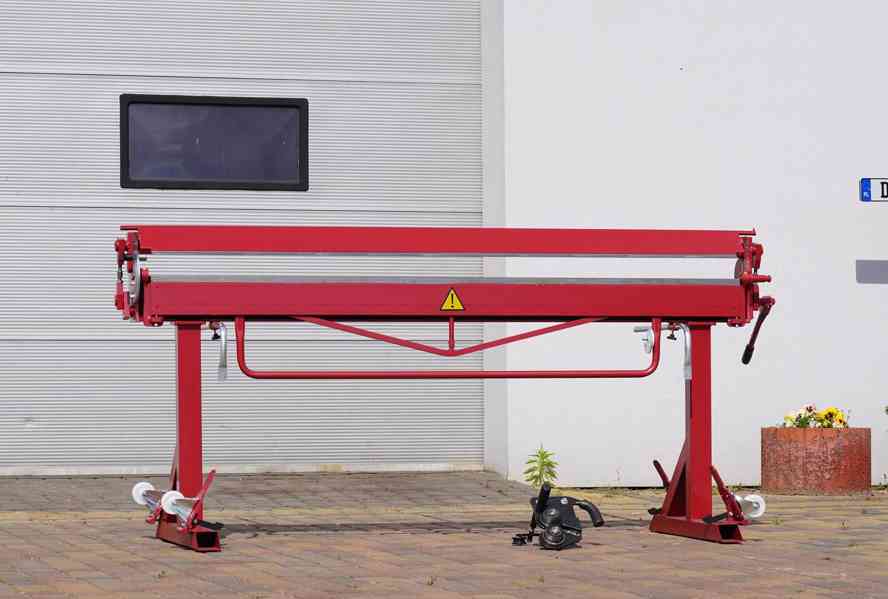 Ruční Mobilní ohýbačka plechu ZGR 2140/0,8/145° s kolečkami - foto 6