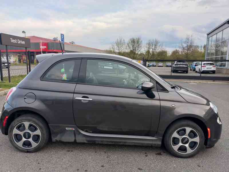 Prodám elektrický Fiat 500e - foto 7