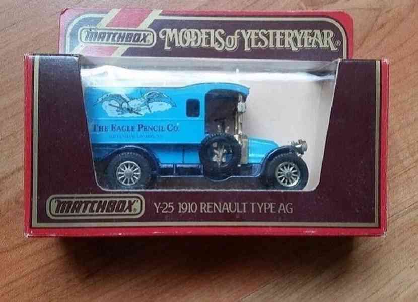 Hnědý bakelit,Matchbox a Burago auta,obrňák Igra,plec.vláčky - foto 7