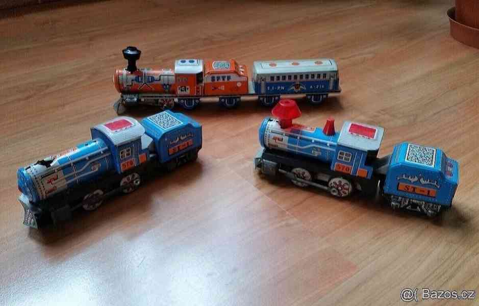 Hnědý bakelit,Matchbox a Burago auta,obrňák Igra,plec.vláčky - foto 11