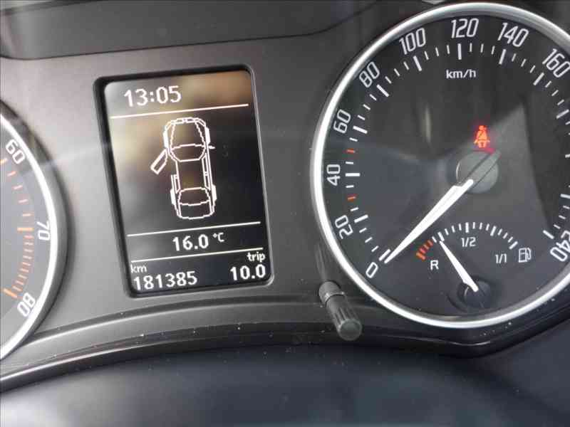 Škoda Octavia 1,4 TSI DIGI KLIMA, VÝHŘEV - foto 12