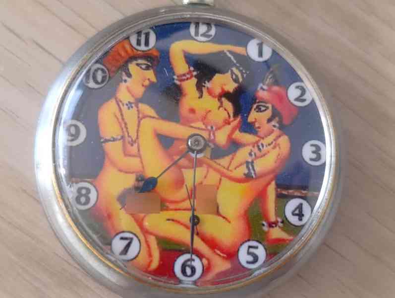 Kapesní německé hodinky JUNGHANS eroticky motiv - foto 2