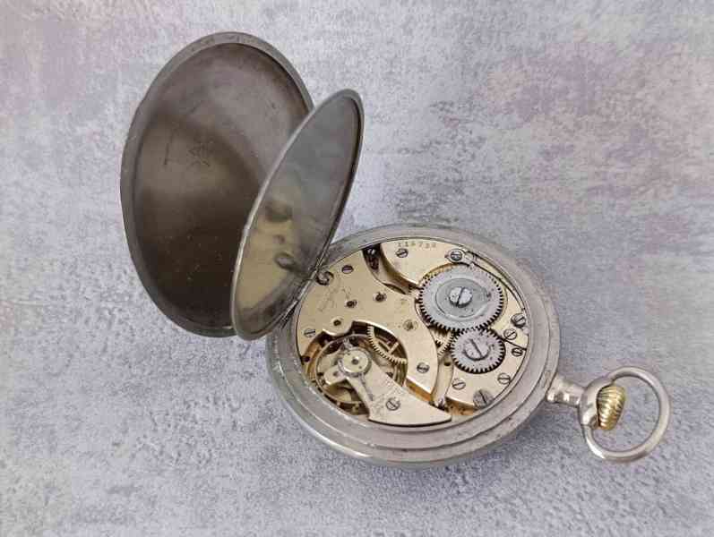 Kapesní německé hodinky JUNGHANS eroticky motiv - foto 5