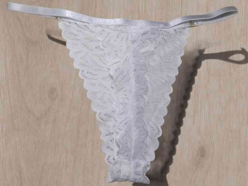 Luxusní bílá krajková tanga se zlatými detaily – VEL. S - foto 2