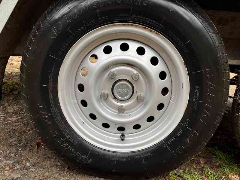 Valníkový přívěs 2 000 kg, 1,7x3,2m, nadstavba, alu nájezdy - foto 4