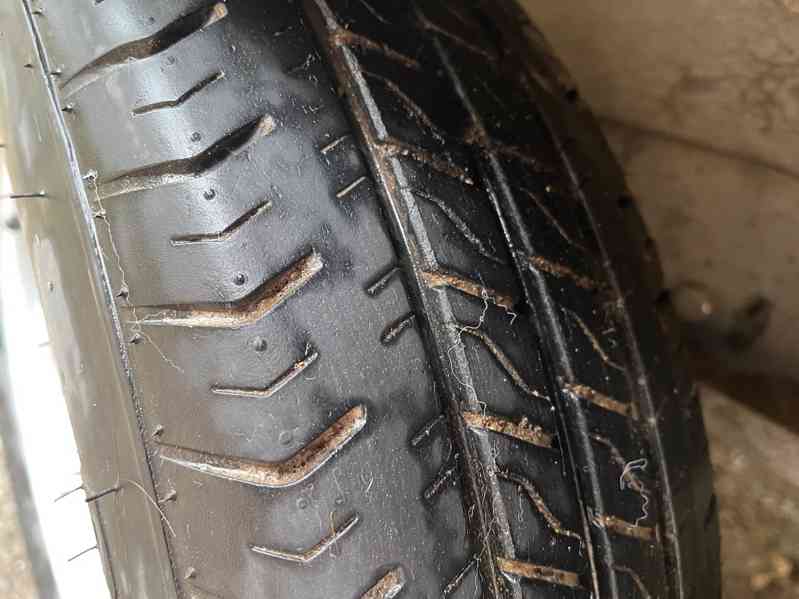 Valníkový přívěs 2 000 kg, 1,7x3,2m, nadstavba, alu nájezdy - foto 8