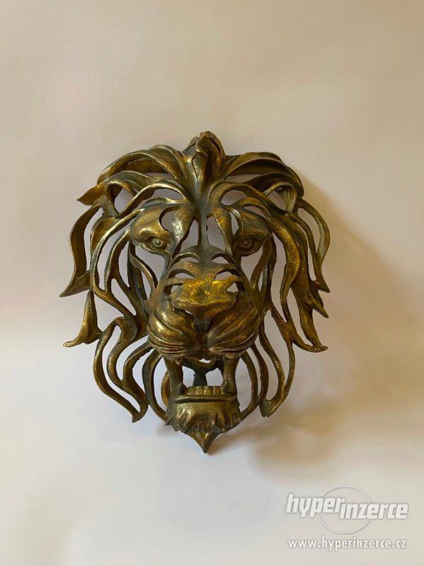 Hlava lva - nástěnná řezaná designová dekorace - foto 1