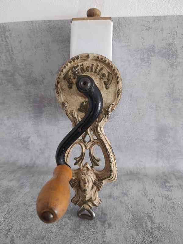 Velmi starý krásný zdobený mlýnek na strouhanku JUGENDSTIL - foto 16