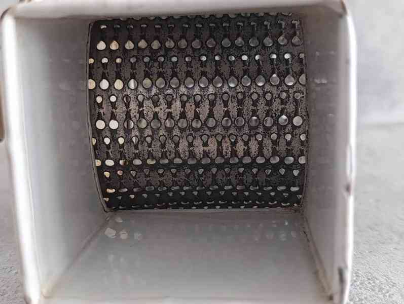 Velmi starý krásný zdobený mlýnek na strouhanku JUGENDSTIL - foto 9