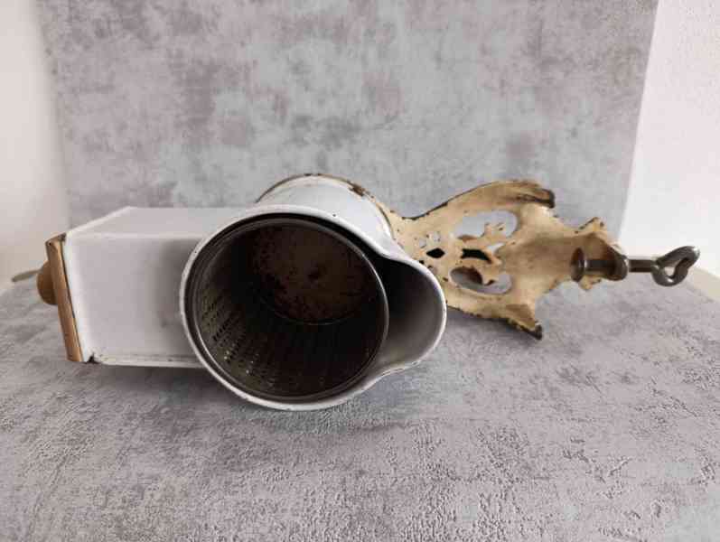 Velmi starý krásný zdobený mlýnek na strouhanku JUGENDSTIL - foto 2