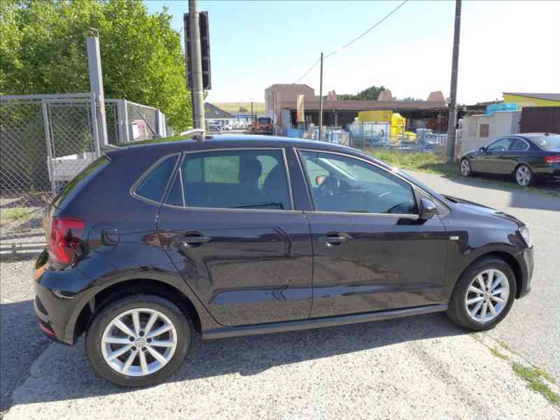 Volkswagen Polo 1,0 MPI HIGHLINE, 1.MAJITEL - foto 4